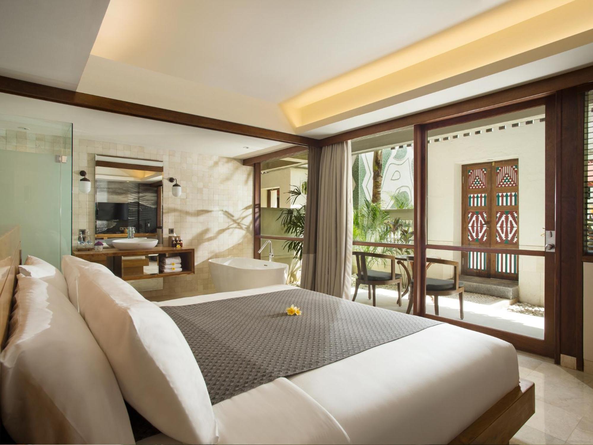 Amnaya Double Room Pool Access